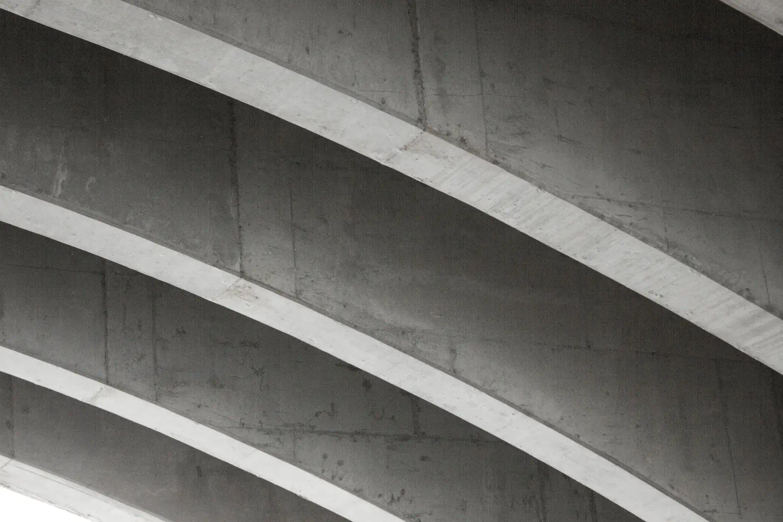 Beton felület szerepe az ipari bevonatok és a korrózióvédelemben