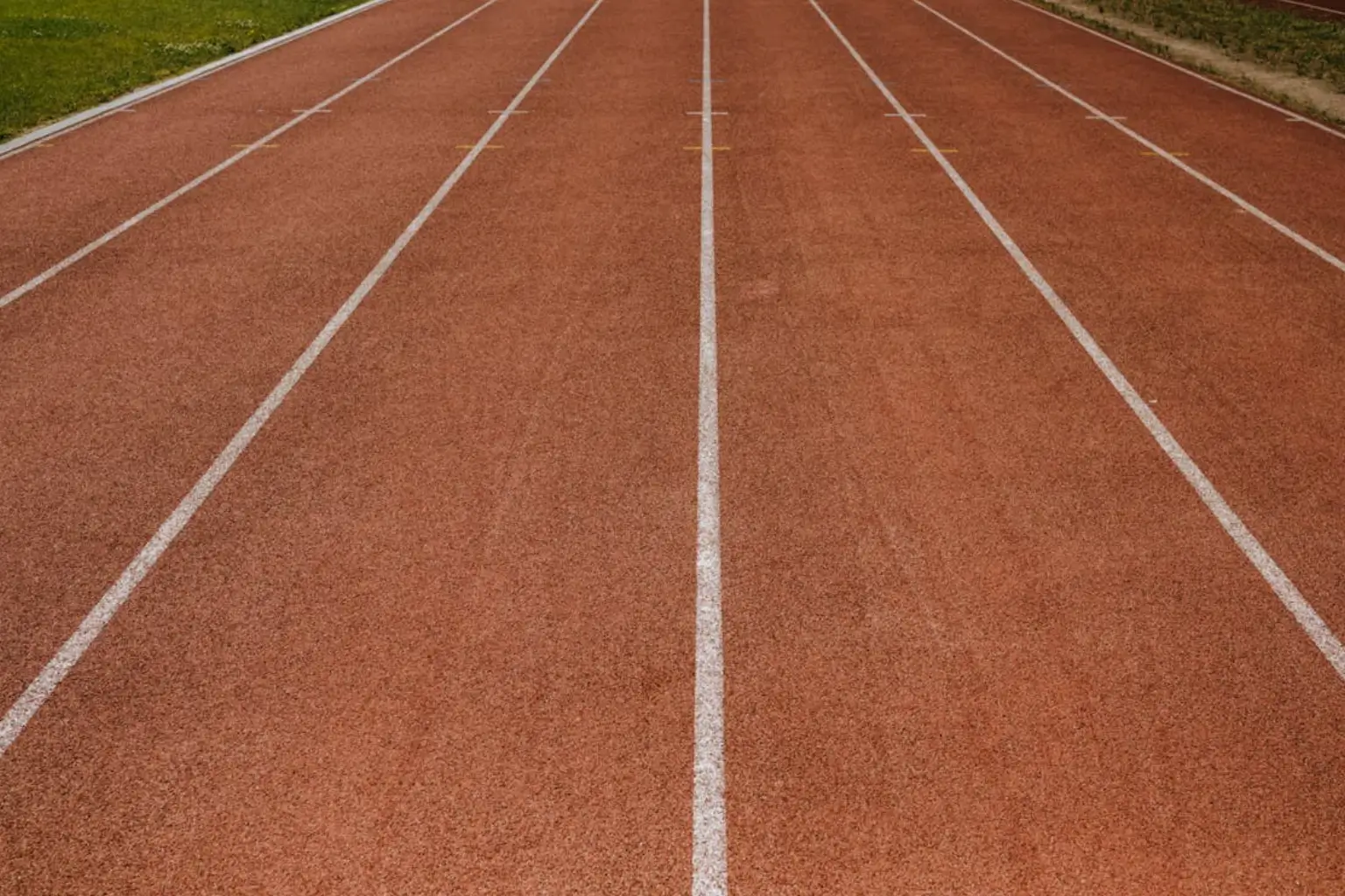 Rekortán pálya: tartós sportpálya és megbízható korrózióvédelem ipari szemmel