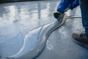 Műgyanta padlóburkolat: Az ipari bevonatok és a korrózióvédelem kulcseleme