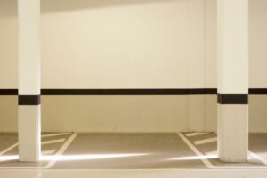 Parkolóház ipari padló: megoldások és referenciák
